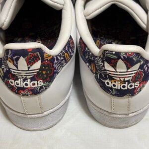 Adidas Superstar Sneakers Floral Navy Stripes sz 8.5 usa women’s